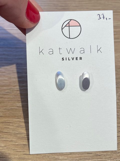Zilveren oorring van Katwalk Silver.